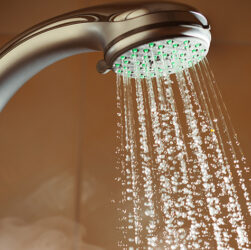 wellhealthorganic.com:which-is-better-hot-water-or-cold-water-bath